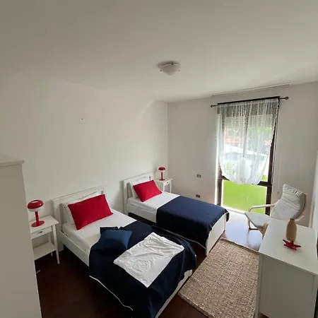 Tavernola - A Due Passi Dal Traghetto *