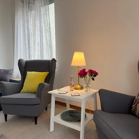 Tavernola - A Due Passi Dal Traghetto *