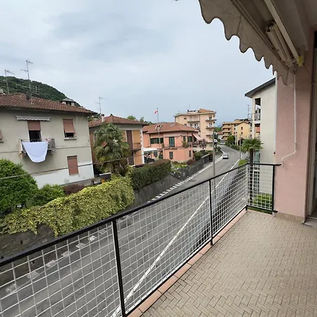 Tavernola - A Due Passi Dal Traghetto