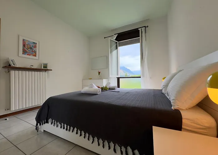 Tavernola - A Due Passi Dal Traghetto Appartamento *