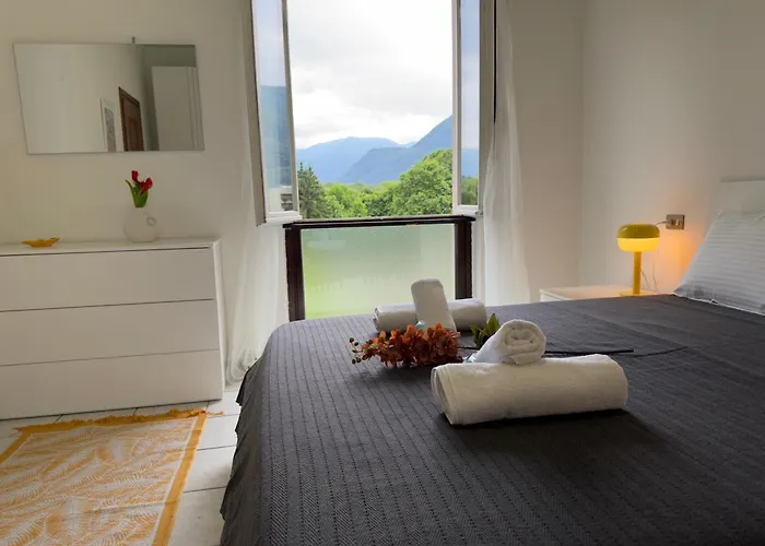 Tavernola - A Due Passi Dal Traghetto