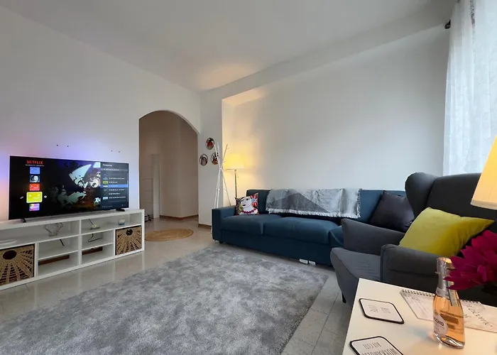 Tavernola - A Due Passi Dal Traghetto *