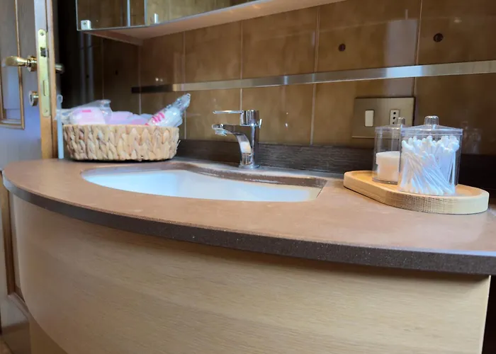 Tavernola - A Due Passi Dal Traghetto