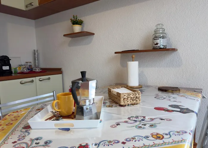 Tavernola - A Due Passi Dal Traghetto Appartamento *