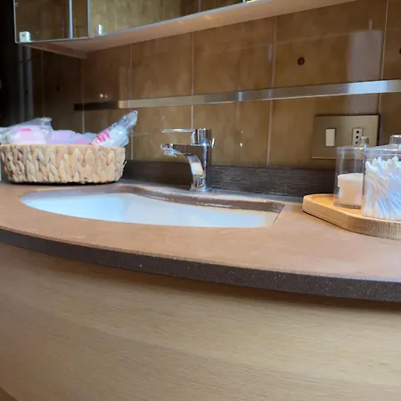 Tavernola - A Due Passi Dal Traghetto