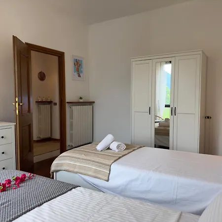 Tavernola - A Due Passi Dal Traghetto Appartement